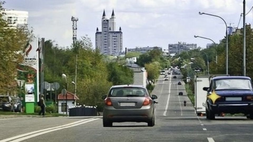Вопрос из ПДД про перестроение — справится только 8% водителей: кто должен уступить? Вопрос из ПДД про перестроение — справится только 8% водителей: кто должен уступить?