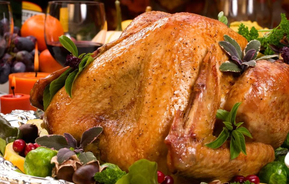 Фаршированная курица с рисом и курагой: неповторимое блюдо для яркого новогоднего стола