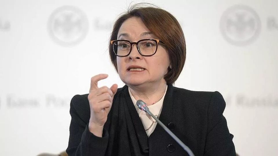 Россияне готовы изымать триллионы с вкладов: прогнозы экономики в 2025 году