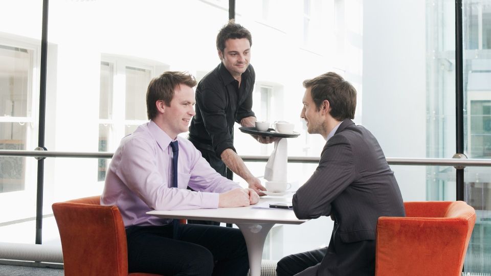 Официанты никогда не будут заказывать это: знают все уловки не понаслышке