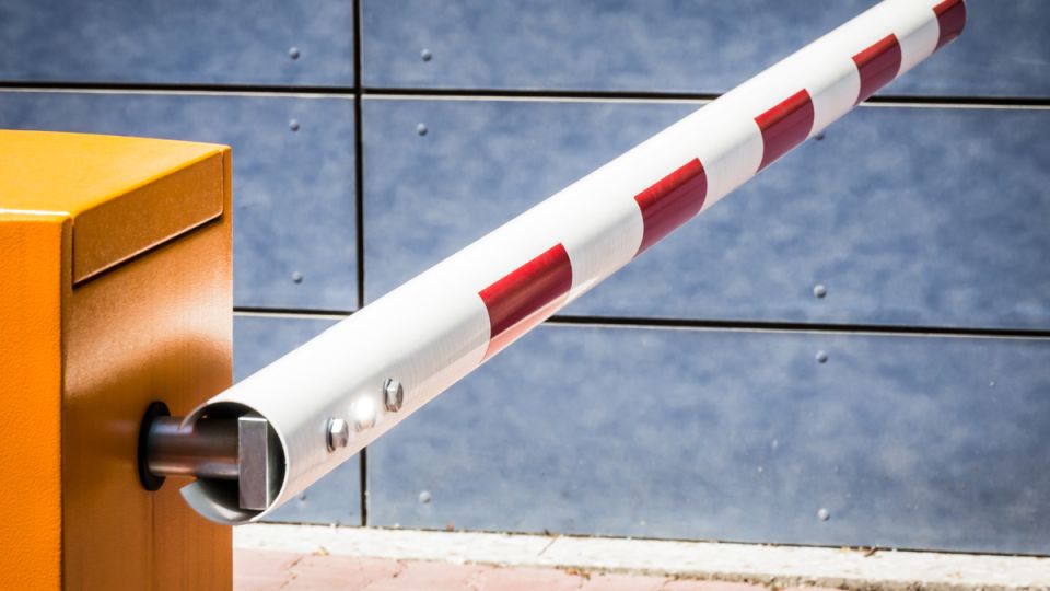 Шлагбаум в многоквартирном доме: споры, которые дошли до суда