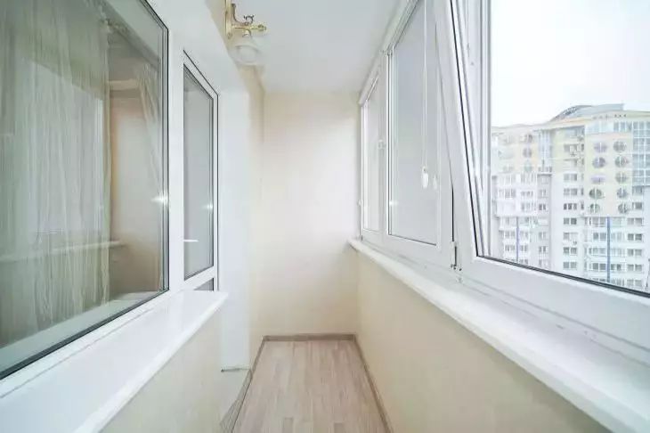 Пожелтел подоконник? Узнайте, как вернуть ему белоснежный вид за 5 минут