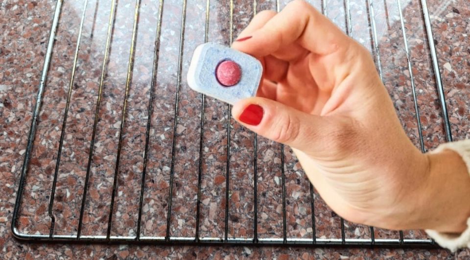 Эффективные способы освежить решетку духовки за считанные минуты