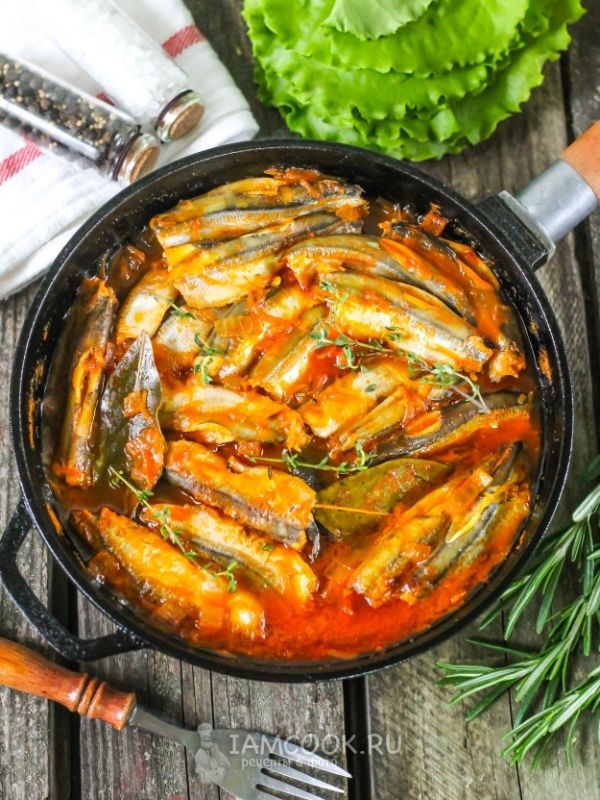 Вкус детства: домашняя мойва в томате с изюминкой