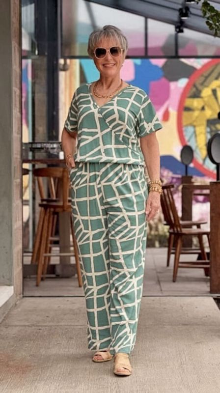 Стиль и уверенность: идеи повседневной моды для женщин за 60