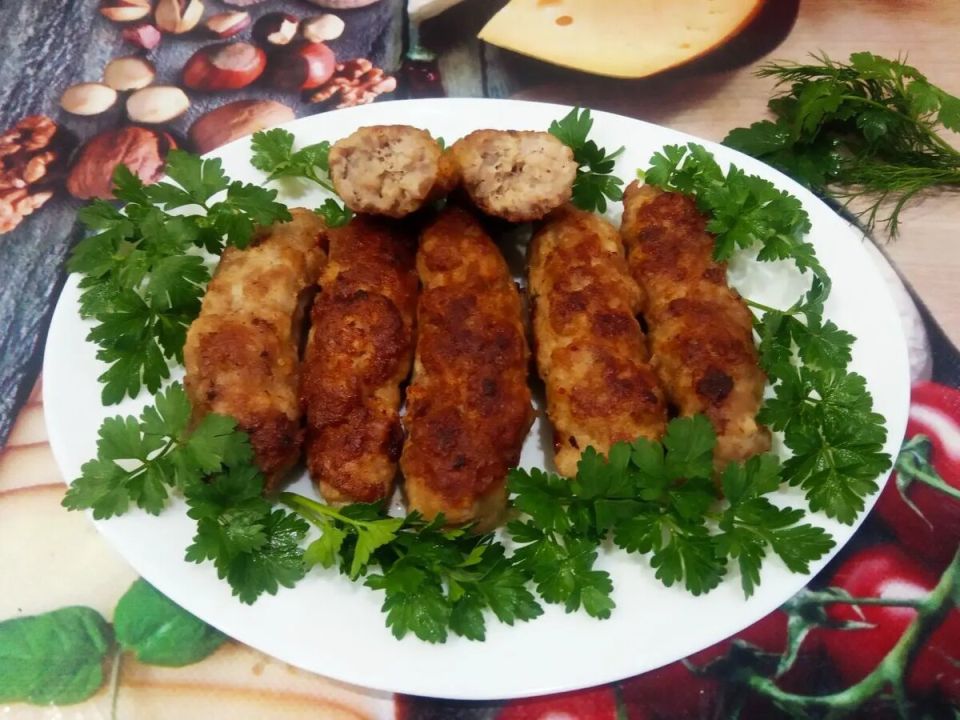 Вкусные мясные колбаски: простой рецепт для гурманов