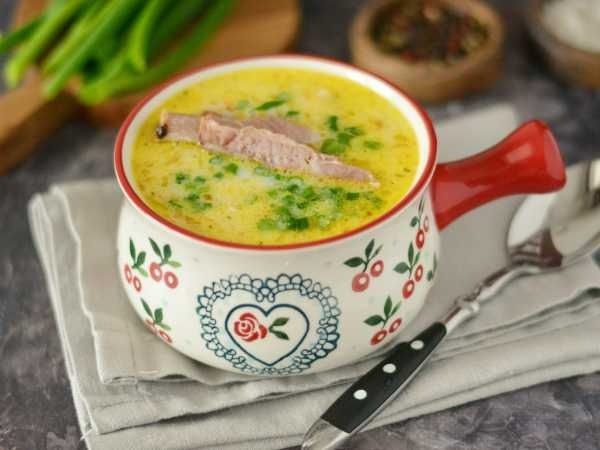 Сырный суп с копчеными ребрышками