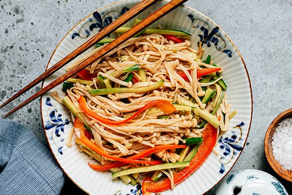 Потрясающий китайский салат с грибами эноки