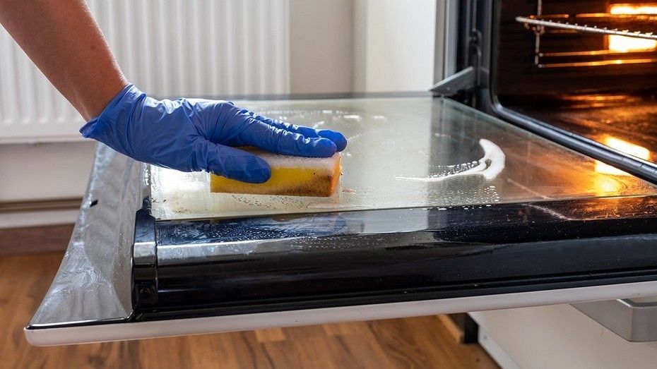 Эффективные способы очистки духовки от жира и нагара
