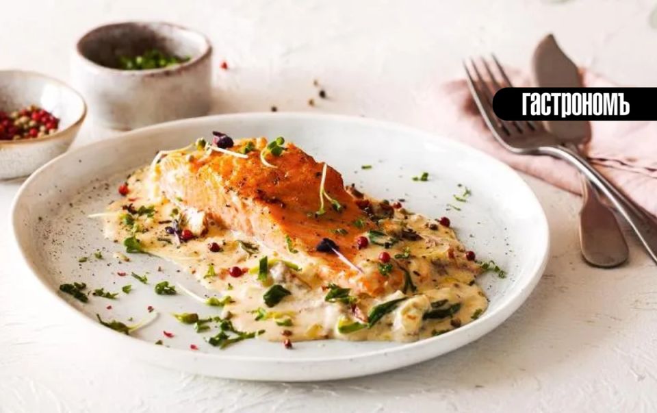 Лосось в сливочном соусе со шпинатом: изысканное угощение за 30 минут