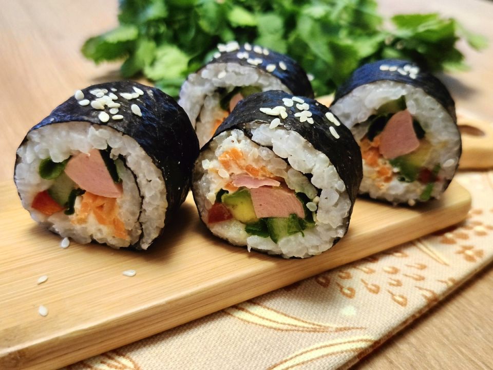 Кимбап: универсальные корейские роллы, которые удивят каждого