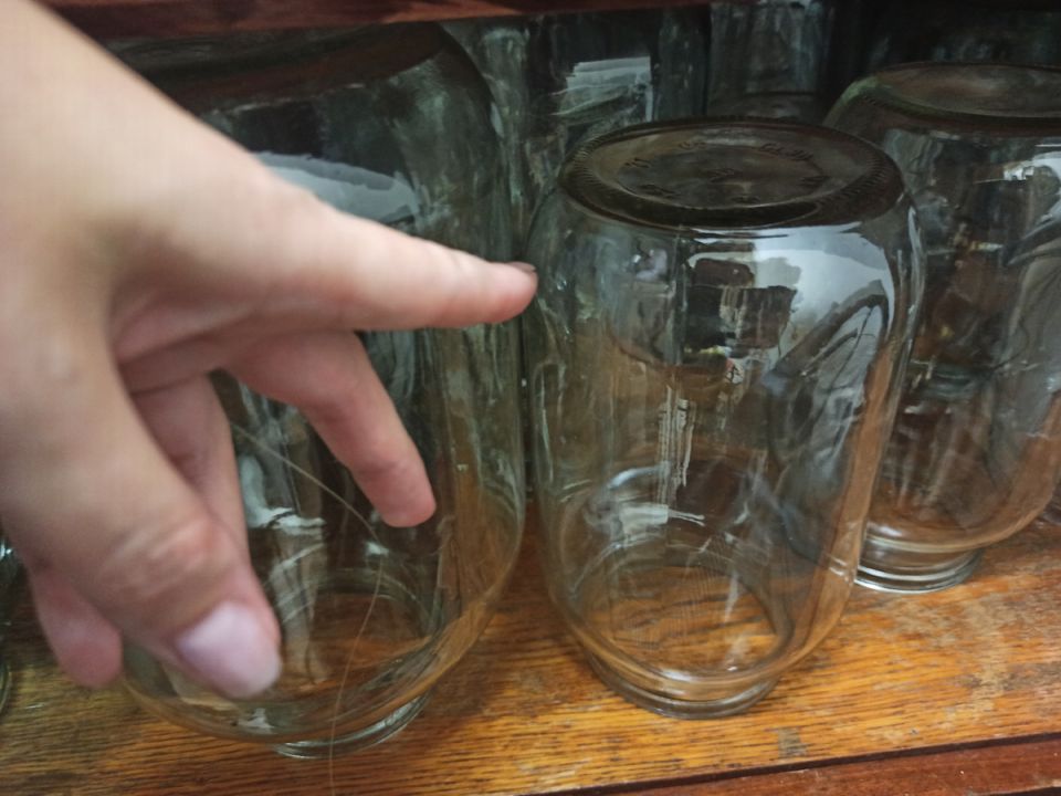 Не спешите выбрасывать стеклянные банки: 10 творческих идей для их повторного использования