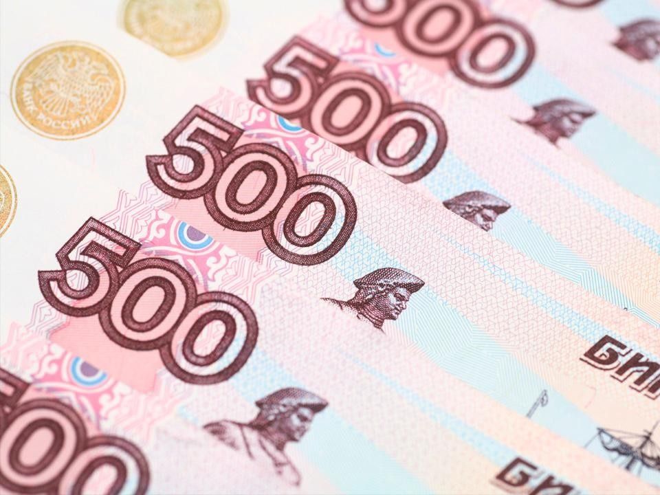 Праздничные выплаты: когда россияне получат деньги раньше