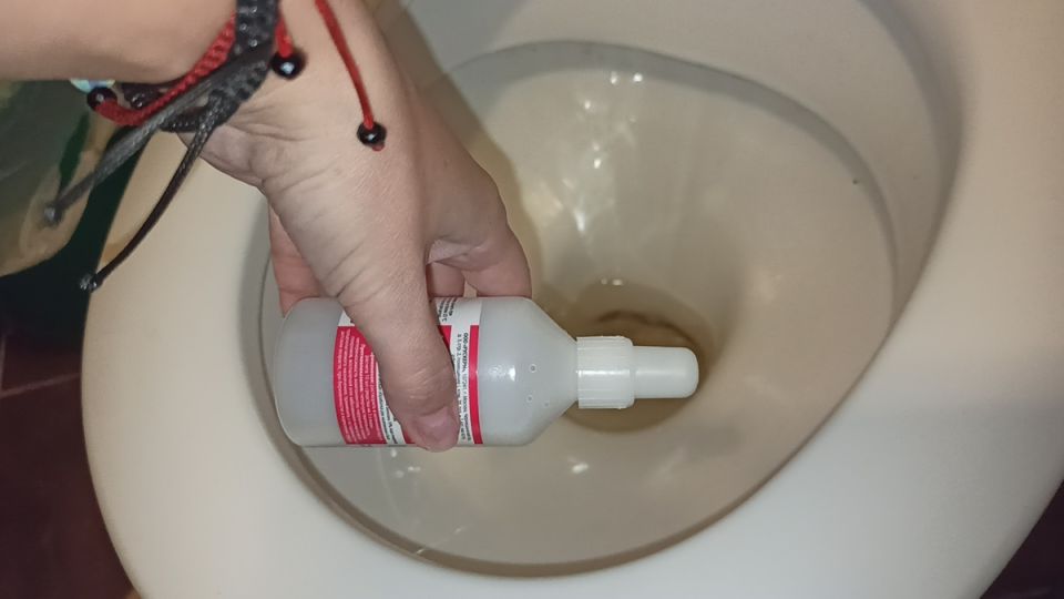 Эффективные способы борьбы с мочевым камнем и налетом в унитазе