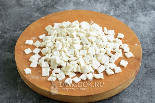 Почему суп «горячая лепёшка в бульоне» завоевал любовь домашних кухонь