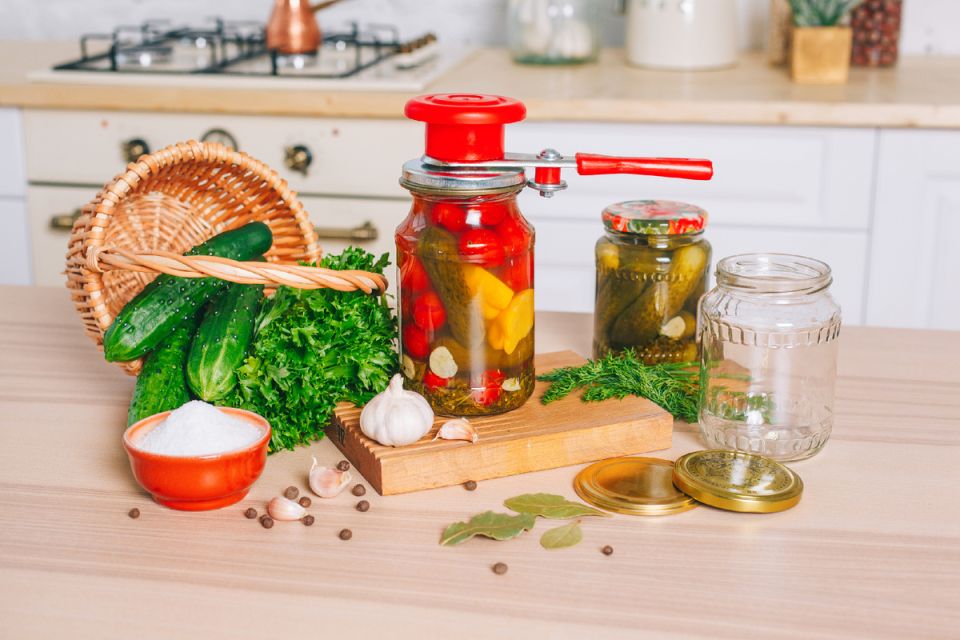8 секретов, которые спасут ваши домашние заготовки от взрывов