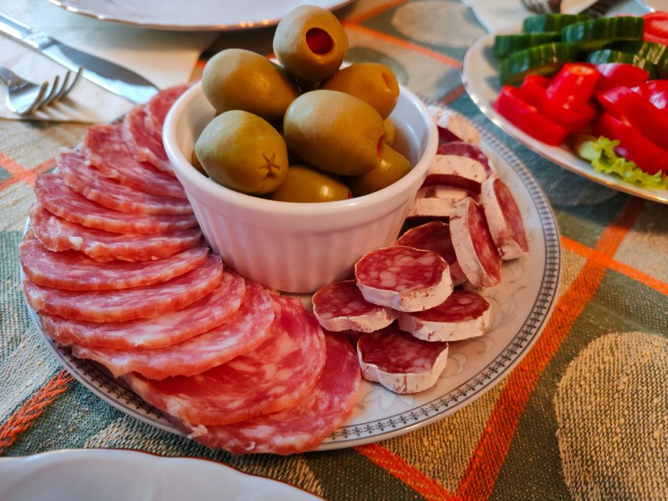 Вдохновляющий пример праздничного стола на день рождения