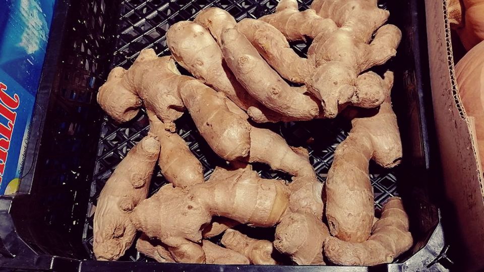 Уникальный способ очистки имбиря за минуту: забудьте о ножах