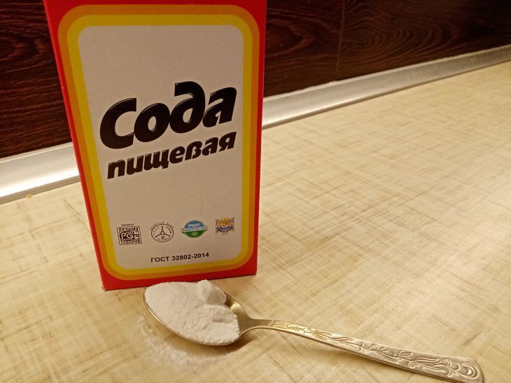 Этот банальный предмет на кухне решает все проблемы с пятнами: возьмите на заметку