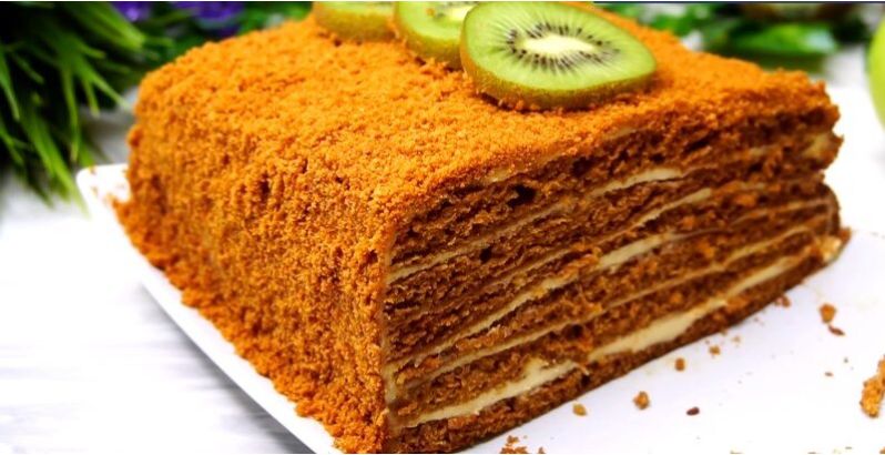 Невероятный медовик за 30 минут без раскатки: простой рецепт для любого повода