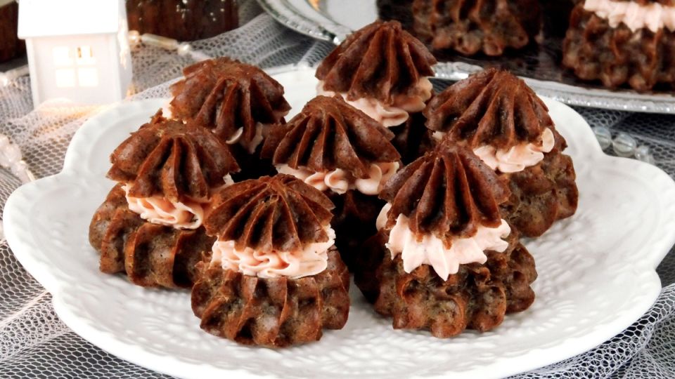 Праздничные профитроли: неповторимая закуска для новогоднего стола