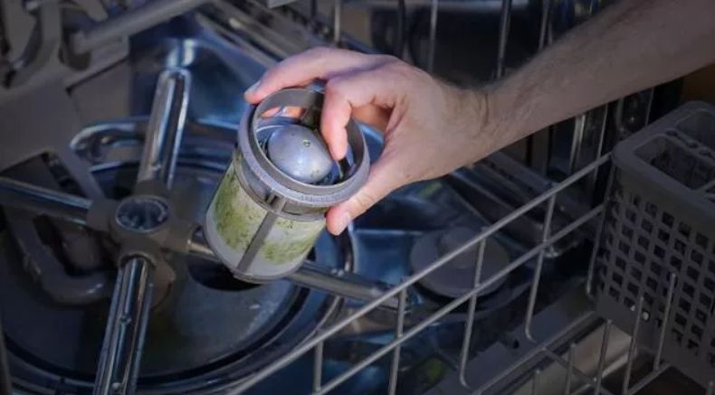 Проблемы с засорами в посудомоечной машине: причины и решения