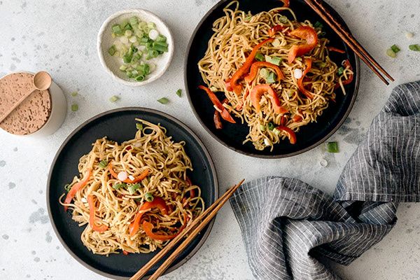 Чесночная лапша: быстрое решение для буднего ужина