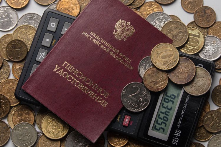 Что стоит за минимальной пенсией в России?