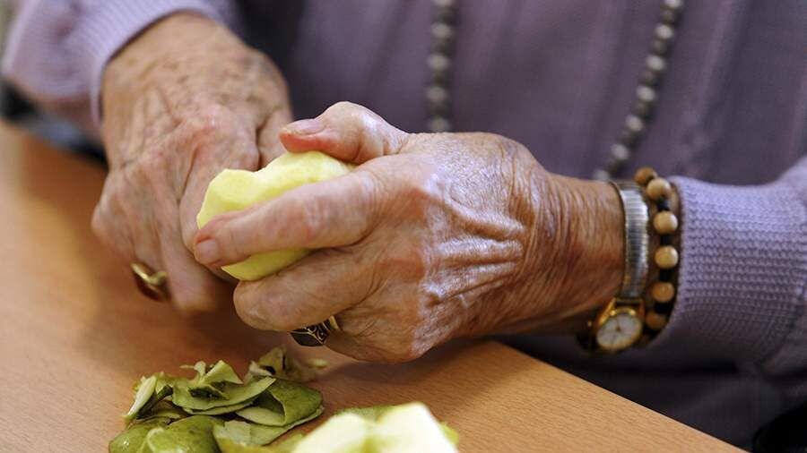 Как одиночные трапезы ухудшают питание пожилых людей