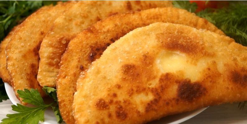 Пирожки с творогом и зеленью: хрустящий вкус, который покоряет сердца