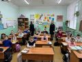 Сотрудники Госавтоинспекции Советско-Гаванского района провели профилактические беседы среди школьников по безопасности дорожного движения