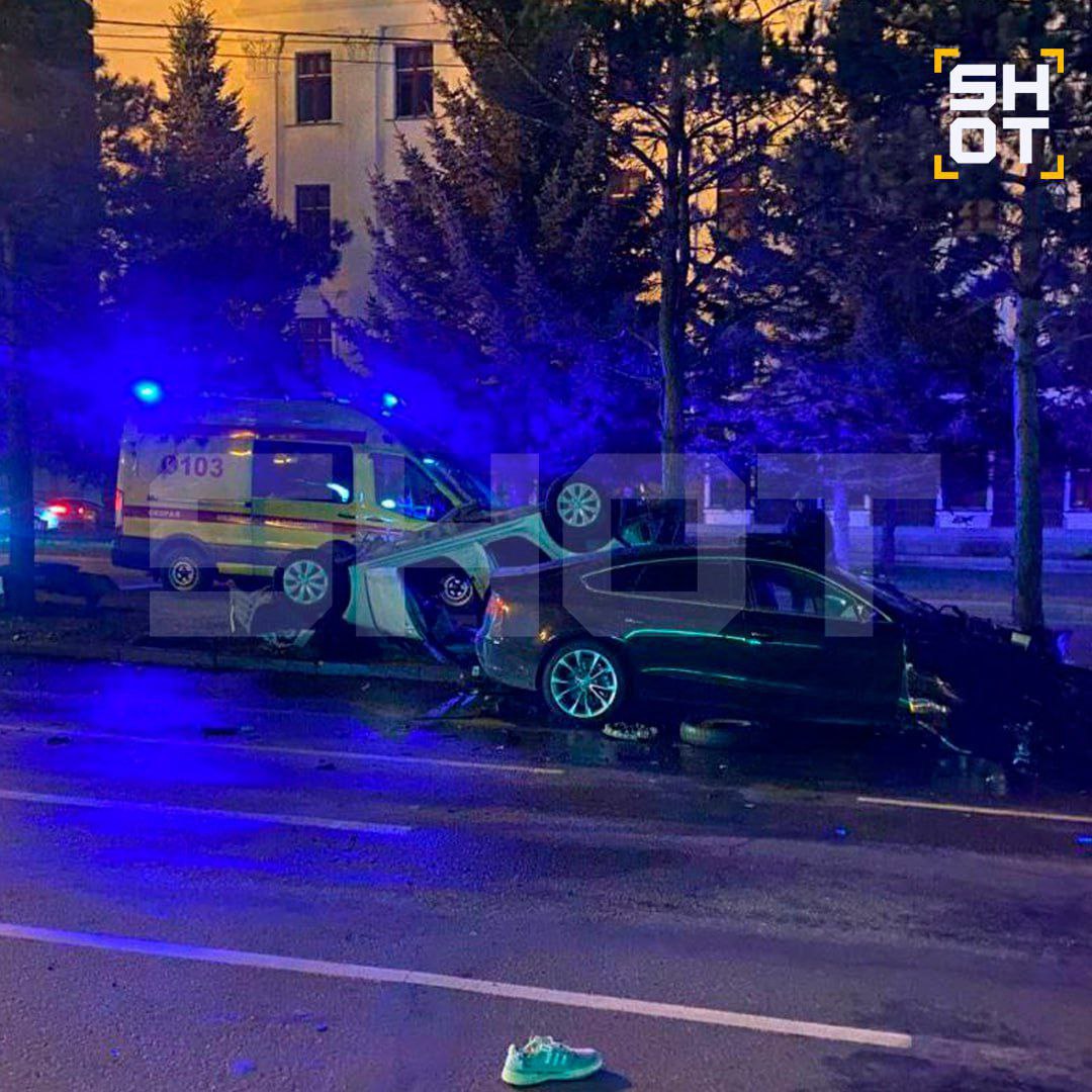 Момент жсткой смертельной аварии в центре Хабаровска Момент жсткой смертельной аварии в центре Хабаровска