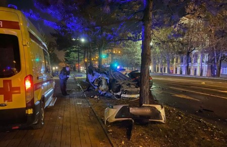 Три человека погибли ранним утром в столкновении в краевой столице