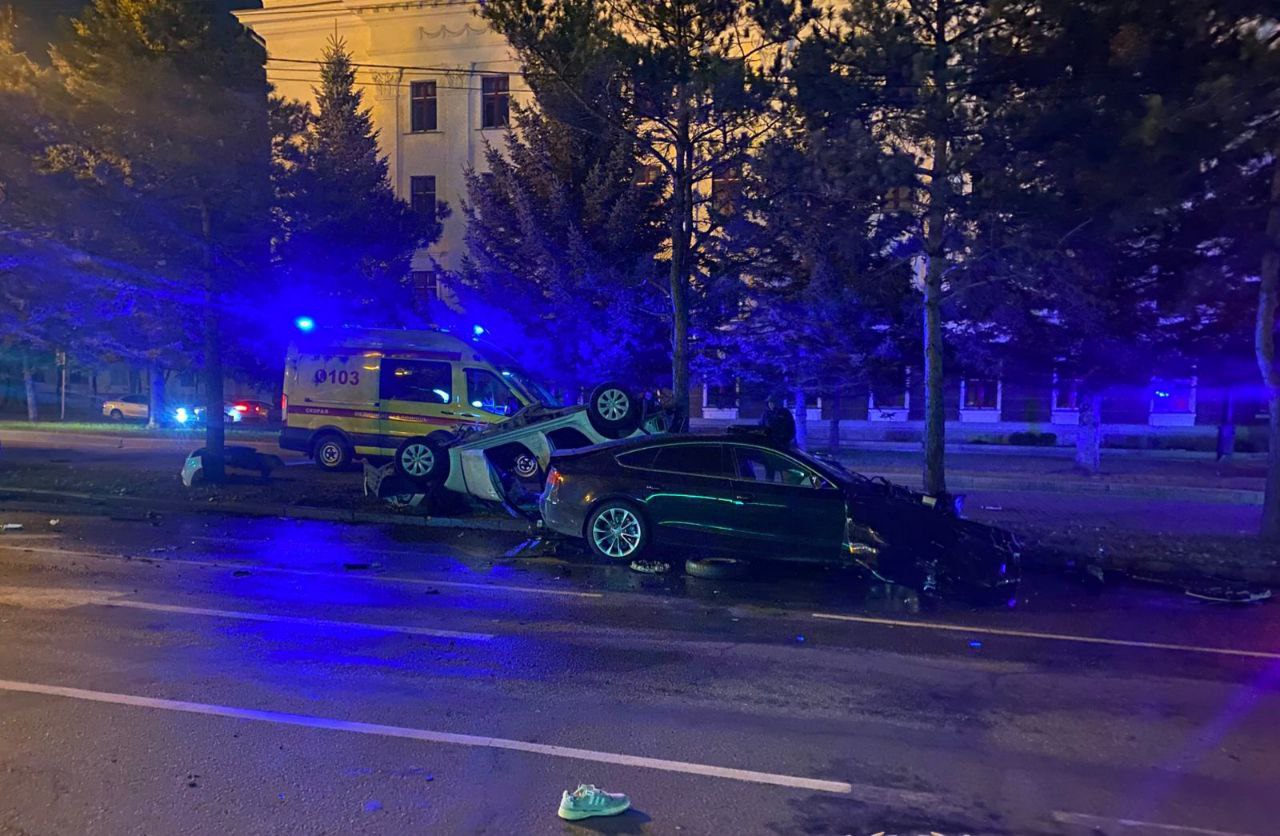 Три человека погибли ранним утром в столкновении в краевой столице Три человека погибли ранним утром в столкновении в краевой столице