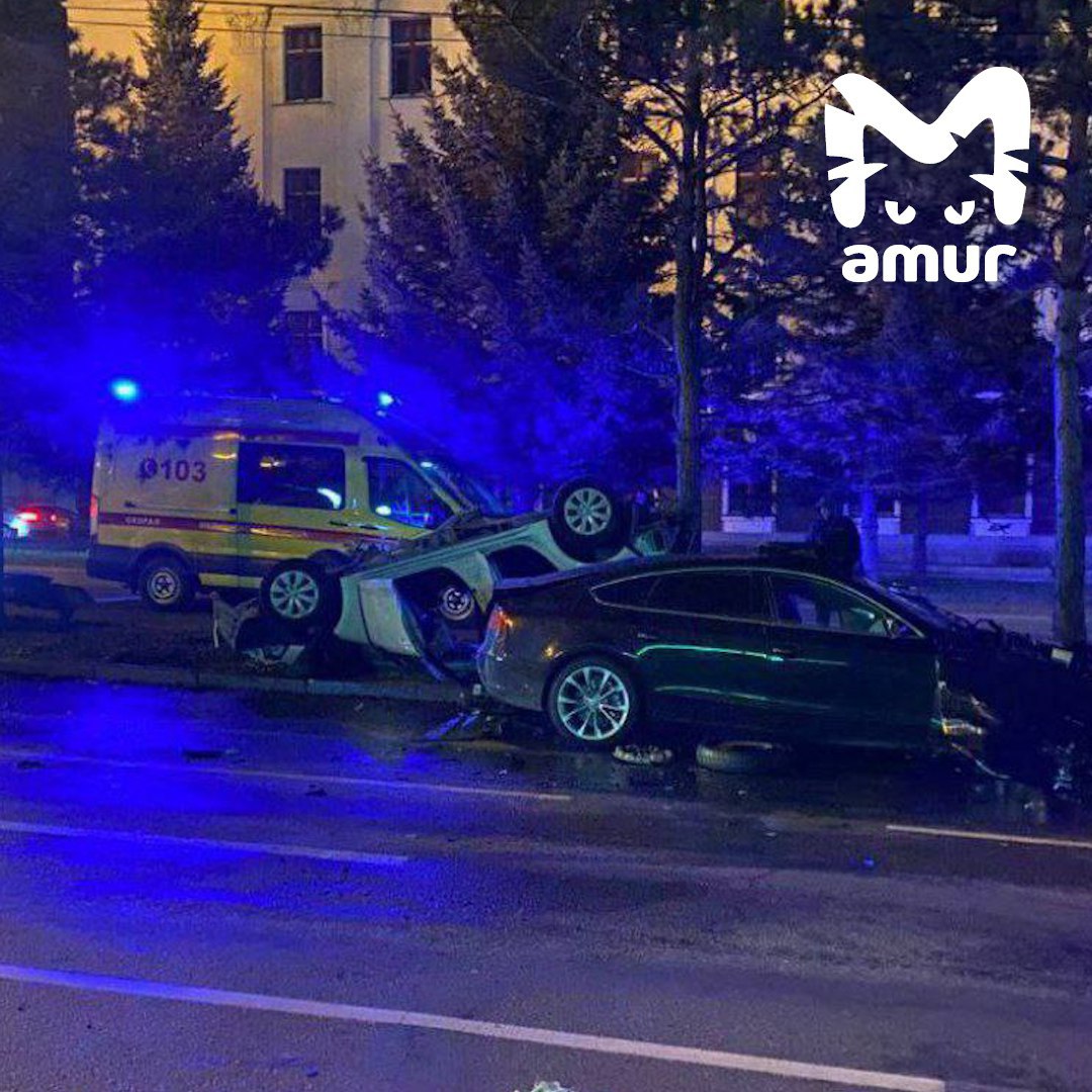 Трое погибли в жуткой аварии в центре Хабаровска Трое погибли в жуткой аварии в центре Хабаровска