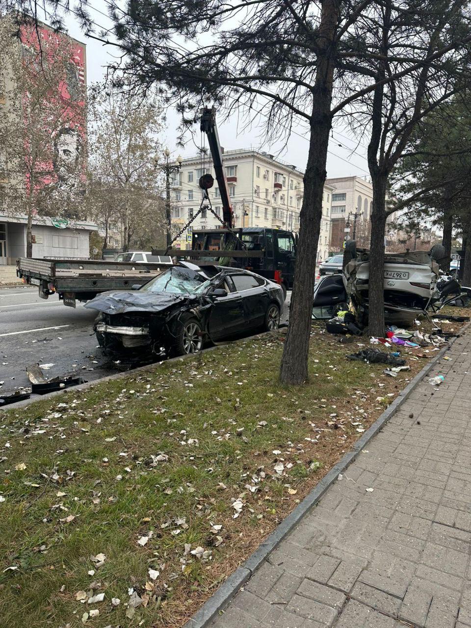 ДТП с тремя погибшими в Хабаровске: водитель Audi A5 вылетел на перекресток на красный и протаранил Toyota Caldina ДТП с тремя погибшими в Хабаровске: водитель Audi A5 вылетел на перекресток на красный и протаранил Toyota Caldina