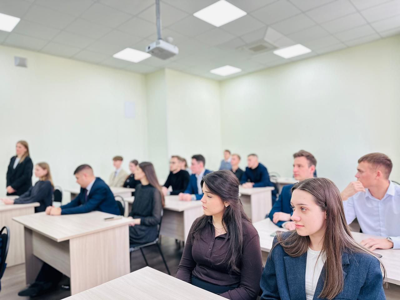 Работники отдела кадров прокуратуры края провели встречу со студентами Дальневосточного юридического института (филиала) Университета прокуратуры Российской Федерации Работники отдела кадров прокуратуры края провели встречу со студентами Дальневосточного юридического института (филиала) Университета прокуратуры Российской Федерации