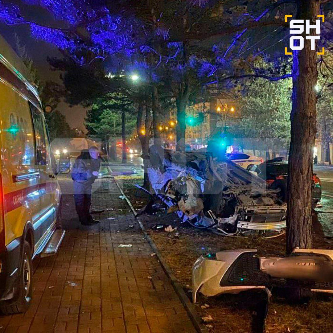 Момент жсткой смертельной аварии в центре Хабаровска Момент жсткой смертельной аварии в центре Хабаровска