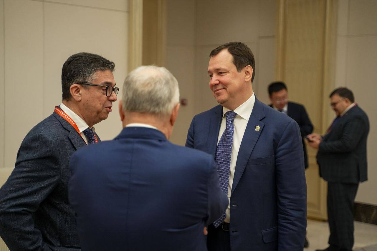 Вместе с российскими коллегами представили приоритетные направления укрепления межрегионального взаимодействия между Россией и Китаем на Форуме в Шеньяне Вместе с российскими коллегами представили приоритетные направления укрепления межрегионального взаимодействия между Россией и Китаем на Форуме в Шеньяне