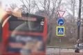 По предварительным данным 27.10.2025 водитель, управляя маршрутным автобусом № 24 в районе д. 98 по ул. Серышева, не выдержал безопасную дистанцию и совершил столкновение с транспортным средством «Toyota Prius»