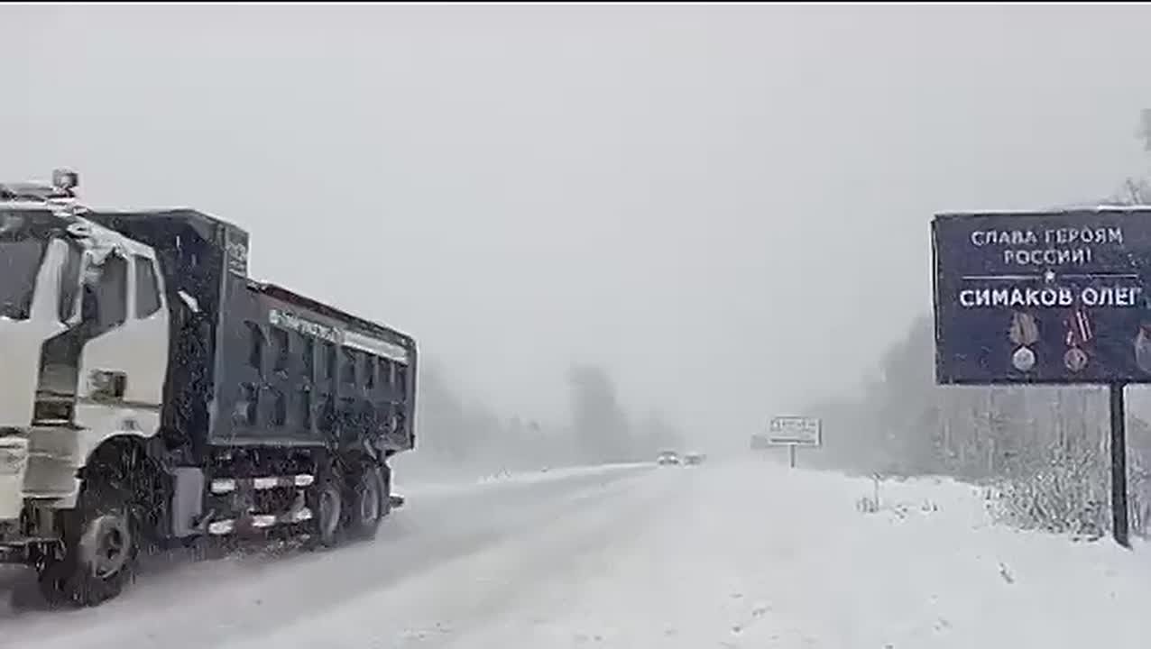 «Снег в октябре - это так романтично…» - подумали все, кроме дорожников…