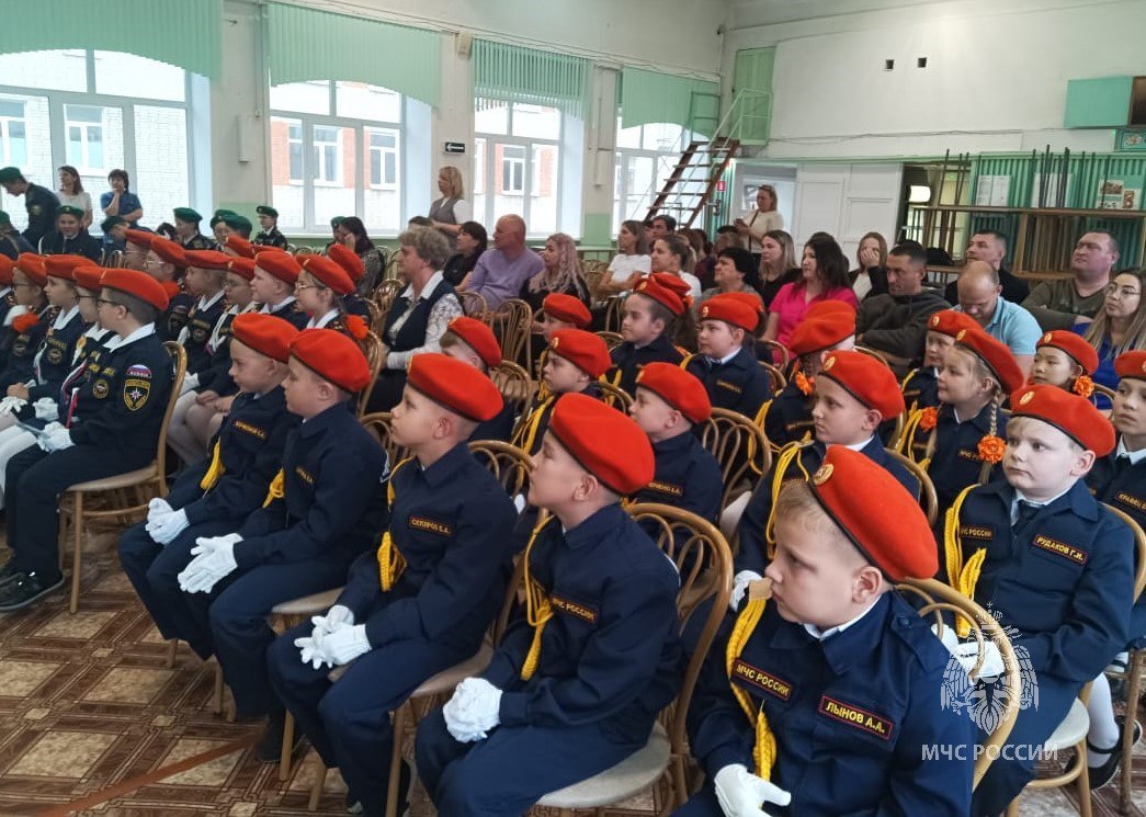 Первый шаг к профессии: в Вяземской школе кадеты и пограничники получили свои первые погоны Первый шаг к профессии: в Вяземской школе кадеты и пограничники получили свои первые погоны