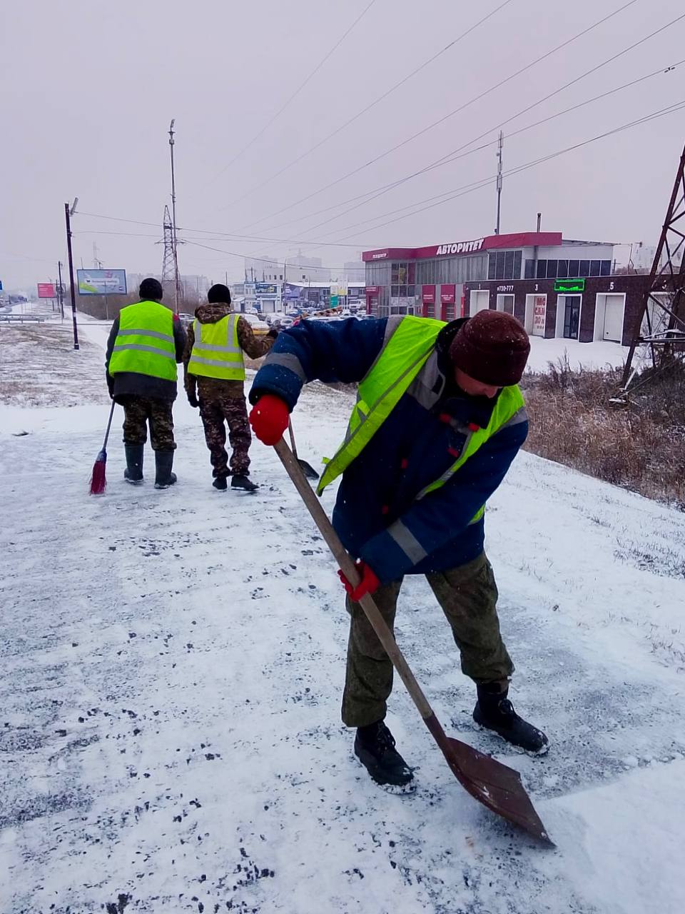 Продолжаем трудиться над чистотой дорог! Продолжаем трудиться над чистотой дорог!