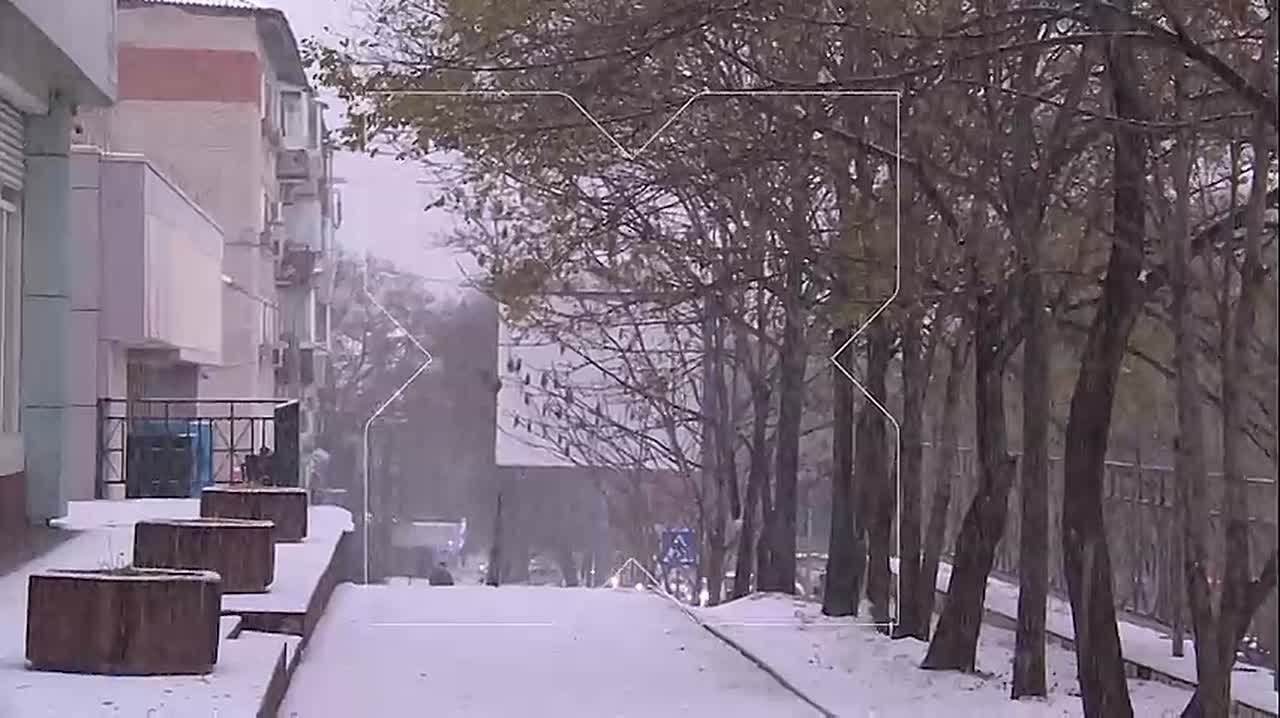 На Хабаровск упали шарики снежной крупы