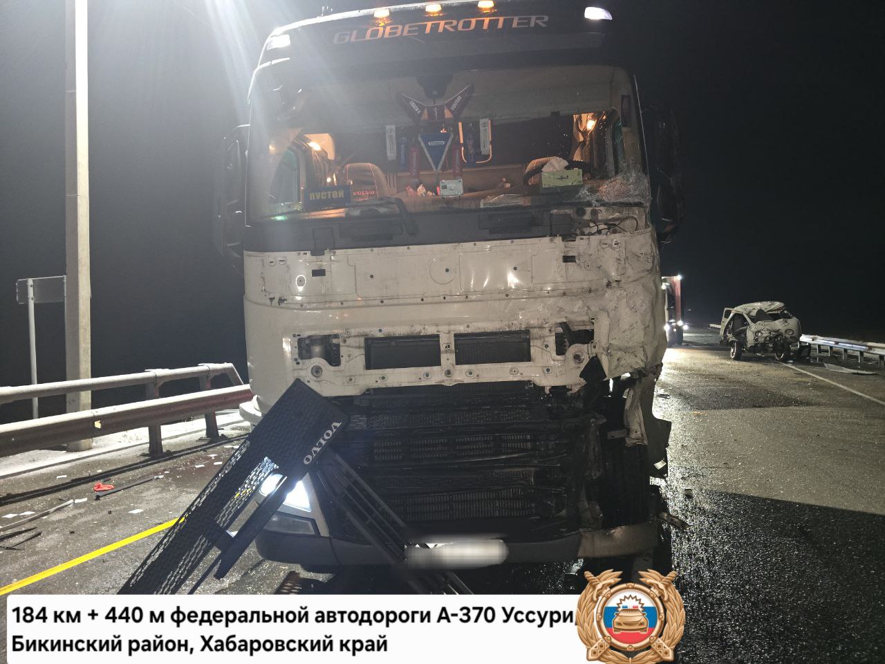 В Бикинском районе на федеральной автодороге "Уссури" в столкновении с автопоездом погиб водитель В Бикинском районе на федеральной автодороге "Уссури" в столкновении с автопоездом погиб водитель