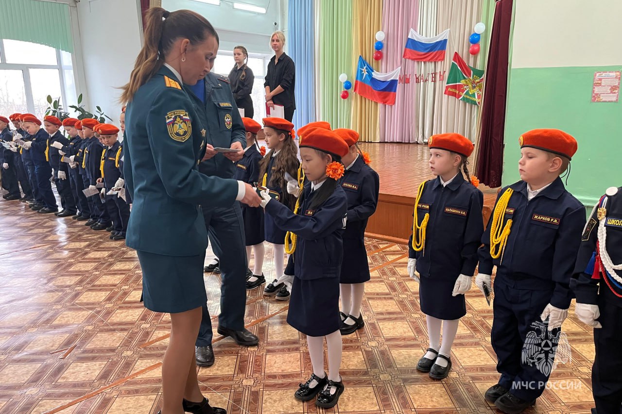 Первый шаг к профессии: в Вяземской школе кадеты и пограничники получили свои первые погоны Первый шаг к профессии: в Вяземской школе кадеты и пограничники получили свои первые погоны