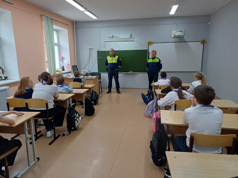 Профилактические мероприятия Госавтоинспекции в Солнечном и Ванинском районах: обучение безопасности через игру и диалог Профилактические мероприятия Госавтоинспекции в Солнечном и Ванинском районах: обучение безопасности через игру и диалог
