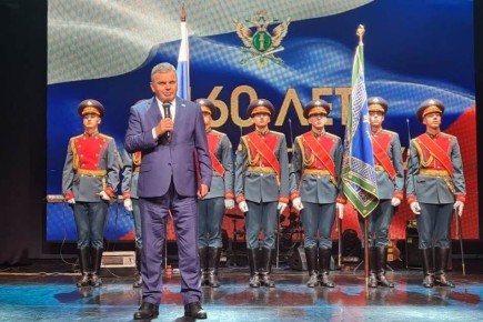 Краевые депутаты поздравили судебных приставов