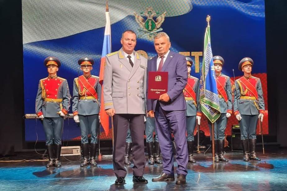 Краевые депутаты поздравили судебных приставов Краевые депутаты поздравили судебных приставов