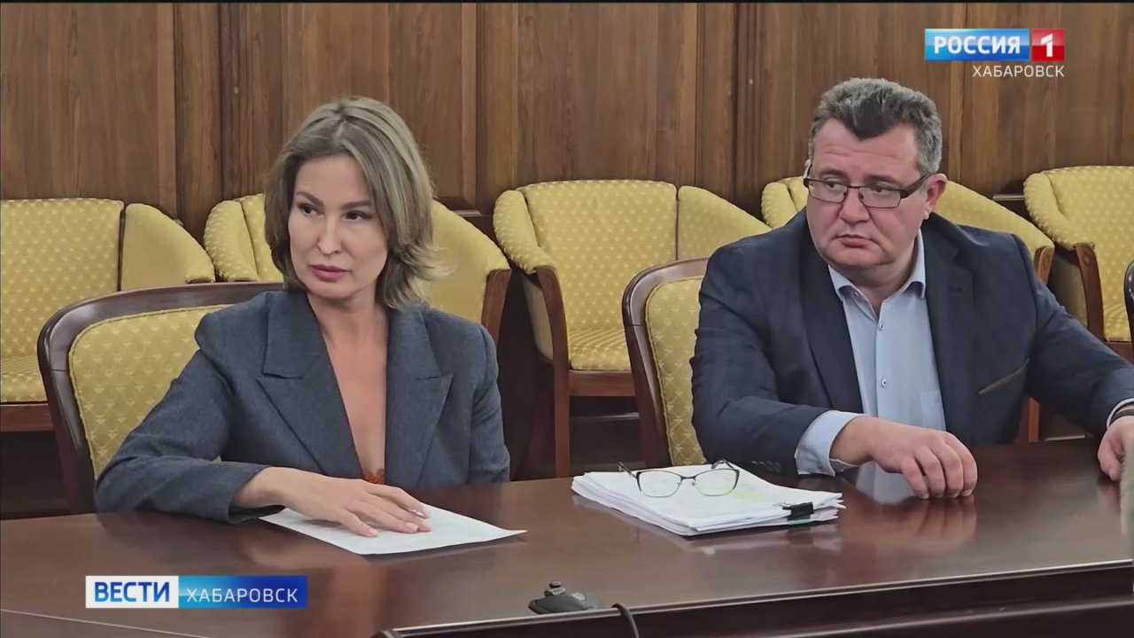 Срочно отреагировать на проблемы жителей с отоплением поручил минЖКХ Дмитрий Демешин